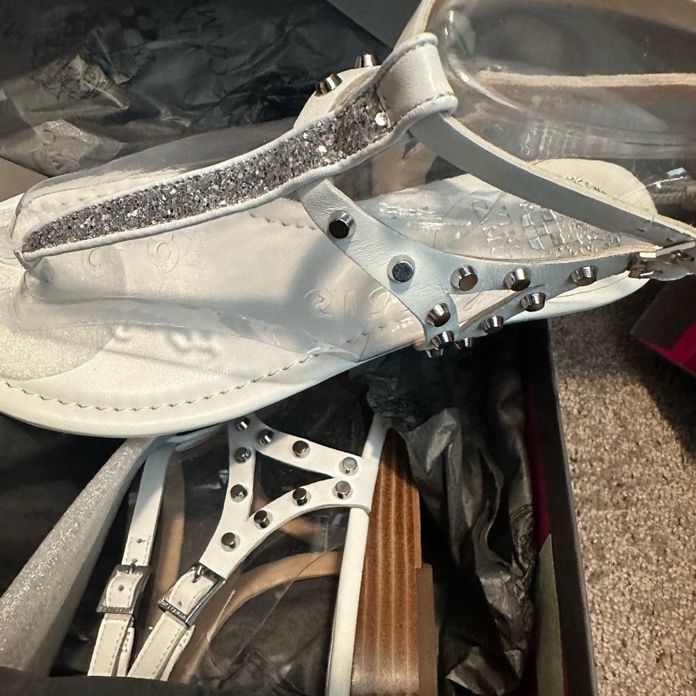 NWT Vince Camuto Istella